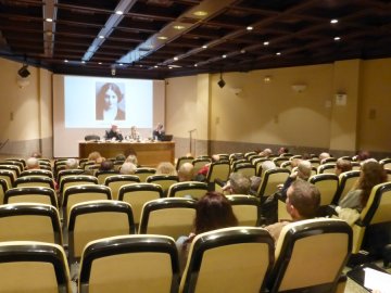 Público de la conferencia "La relación desconocidad de Teresa León con Barbastro"